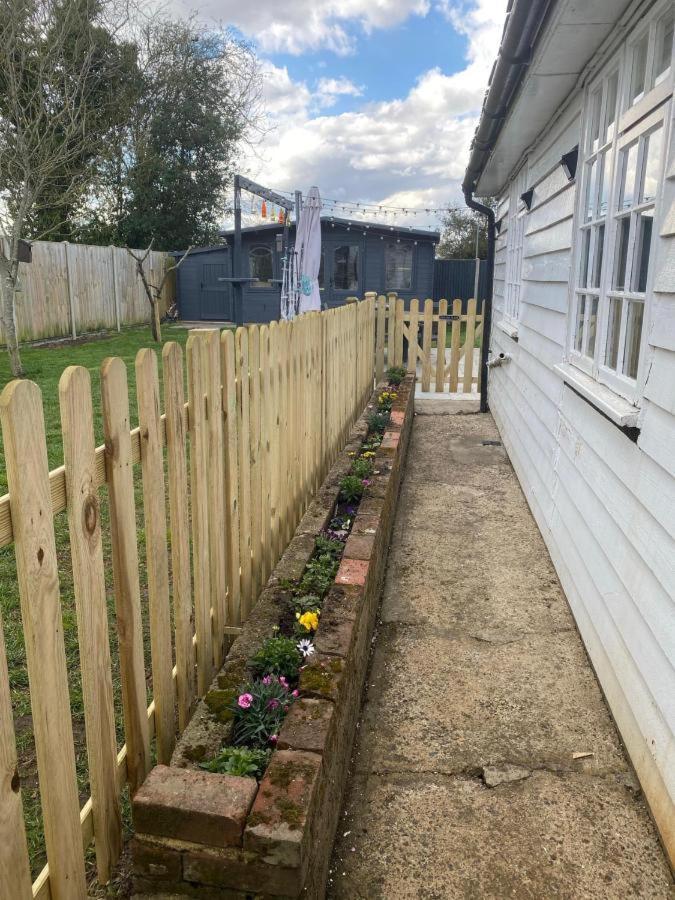 The Potting Shed. Small But Perfectly Formed Canterbury Eksteriør bilde